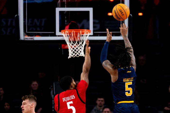 La Salle Explorers guard Khalil Brantley (5) hits a shot over Cincinnati Bearcats guard David DeJulius (5) in the first half of the NCAA men s basketball game at Fifth Third Arena in Cincinnati on Saturday, Dec. 17, 2022. Ncaa Basketball La Salle Explorers At Cincinnati Bearcats Ac